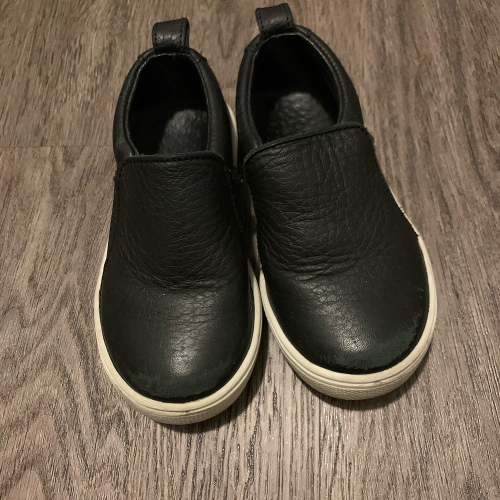 freshly picked slip on shoes. size 7.